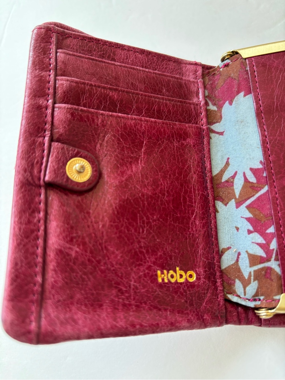 Hobo Vintage Burgundy Leather Kiss-Lock Wallet - Picture 7 of 9